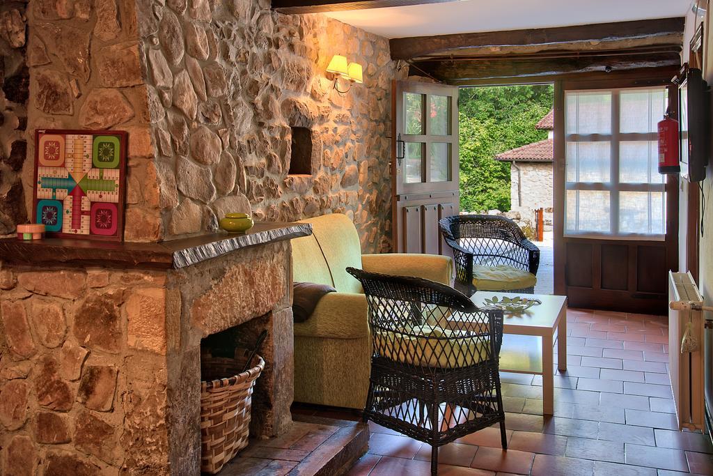 Maison d'hôtes Casas Rurales La Tahona De Besnes à Alles Extérieur photo