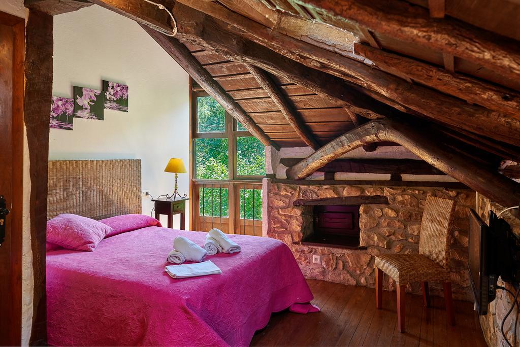 Maison d'hôtes Casas Rurales La Tahona De Besnes à Alles Extérieur photo