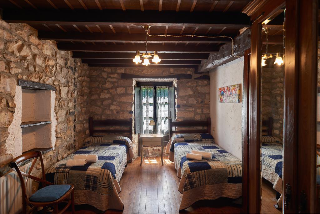 Maison d'hôtes Casas Rurales La Tahona De Besnes à Alles Extérieur photo